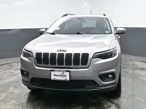 Used 2019 Jeep Cherokee Latitude Plus AWD/4WD image 2