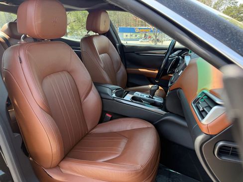 Used 2015 Maserati Ghibli Base image 36