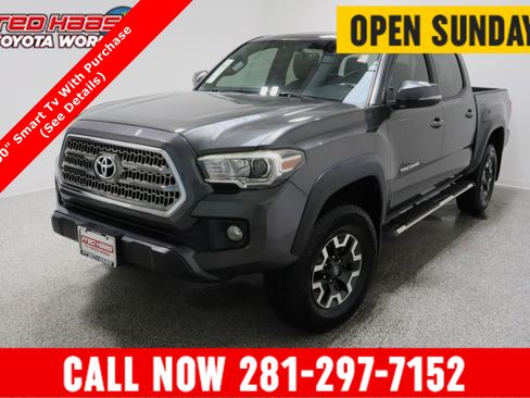 Used 2017 Toyota Tacoma TRD Off-Road image 1