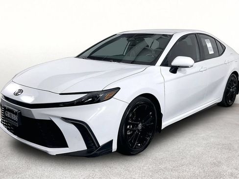Used 2025 Toyota Camry SE w/ Multimedia Upgrade Package FWD image 14