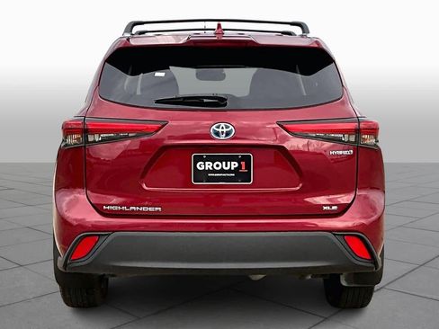 Used 2021 Toyota Highlander XLE image 4