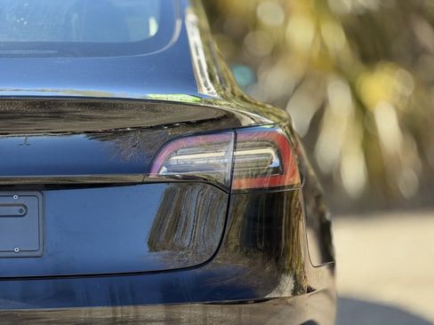 Used 2023 Tesla Model 3 Standard Range image 16