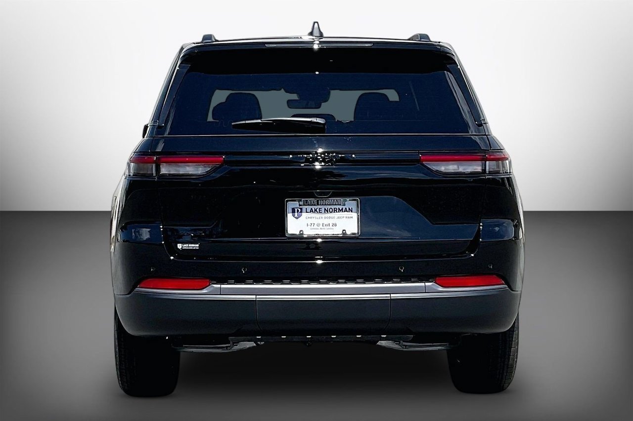 New 2027 Jeep Grand Cherokee Altitude AWD/4WD image 7
