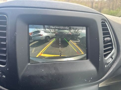 Used 2019 Jeep Compass Latitude AWD/4WD image 35