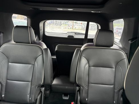 Used 2023 Chevrolet Traverse Premier w/ Redline Edition FWD image 10