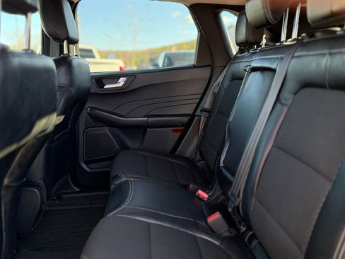 Used 2023 Ford Escape SE image 6