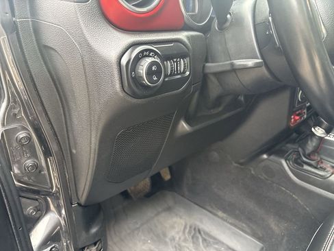 Used 2021 Jeep Gladiator Rubicon w/ Safety Group AWD/4WD image 18