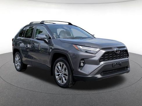 Used 2022 Toyota RAV4 XLE Premium FWD image 8