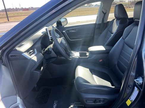Used 2024 Toyota RAV4 XLE Premium image 9