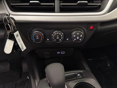 Certified 2024 Chevrolet Trax RS w/ Sunroof Package FWD image 22