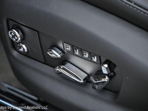 Used 2025 Bentley Flying Spur Plug-In Hybrid AWD/4WD image 33