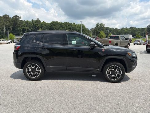 Used 2025 Jeep Compass Trailhawk AWD/4WD image 8
