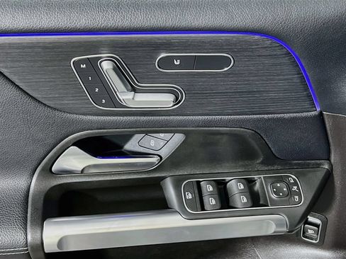 Used 2020 Mercedes-Benz GLB 250 4MATIC image 16