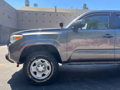 Used 2018 Toyota Tacoma SR w/ SR Convenience Package RWD image 9