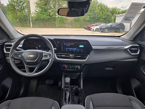 Used 2025 Chevrolet TrailBlazer LT AWD/4WD image 24