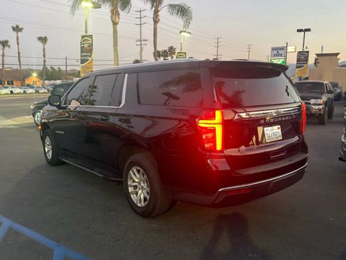 Used 2023 Chevrolet Suburban LS RWD image 4