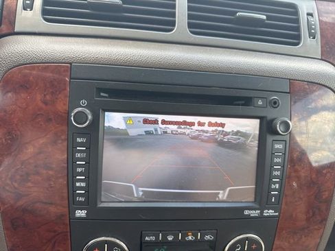 Used 2013 Chevrolet Avalanche LTZ AWD/4WD image 21