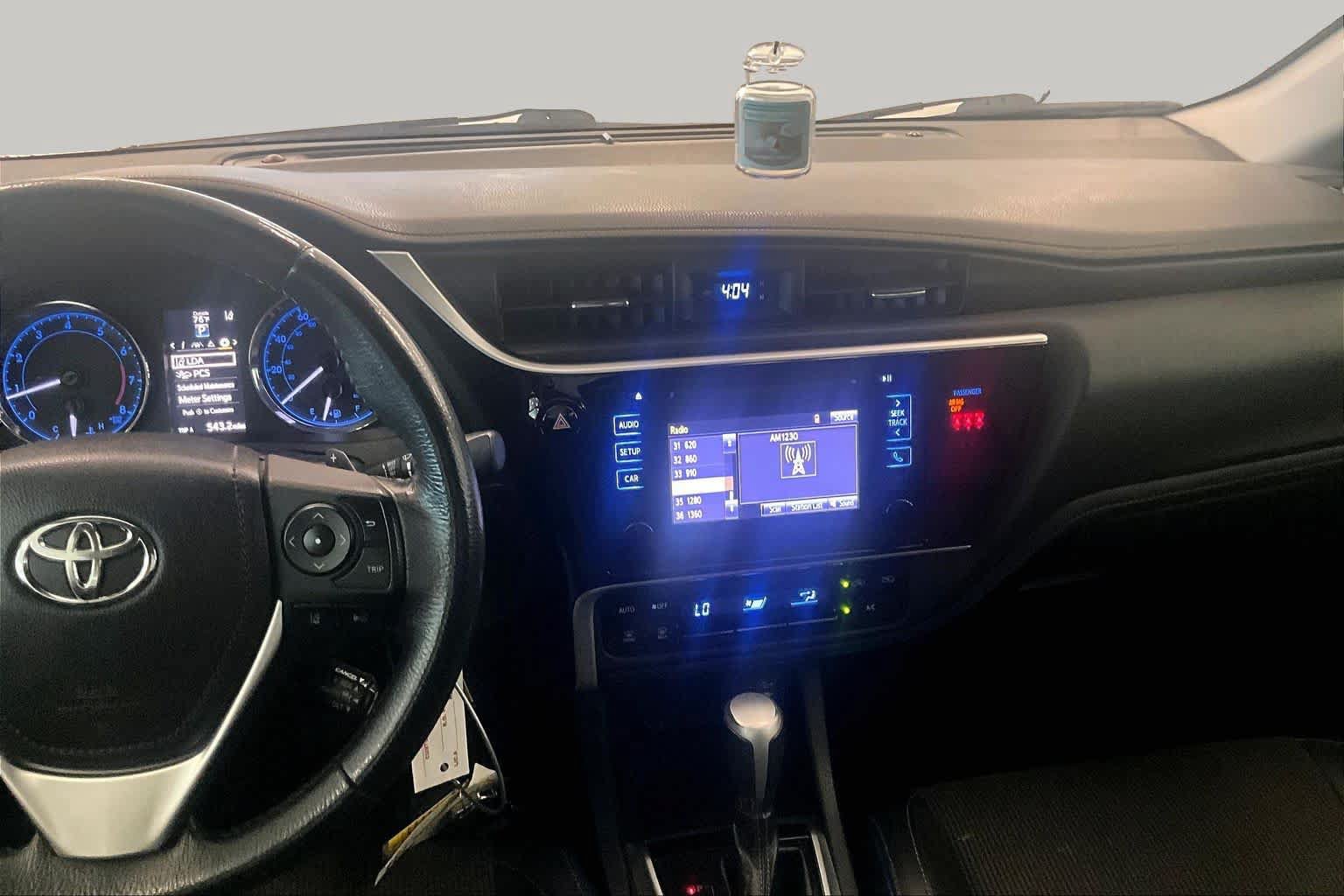 Used 2018 Toyota Corolla SE w/ Carpet Mat Package (TMS) FWD image 6