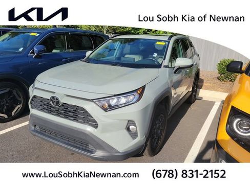 Used 2021 Toyota RAV4 XLE w/ Convenience Package FWD image 1