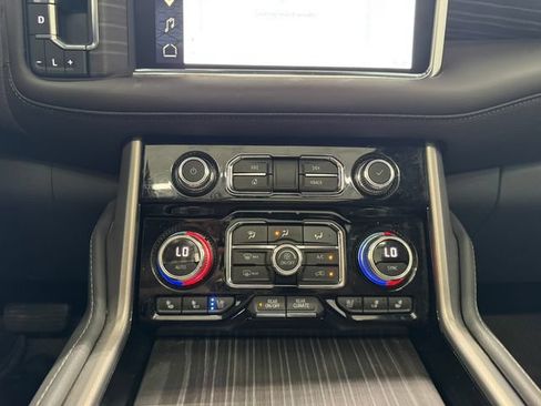 Used 2024 GMC Yukon XL Denali RWD image 4