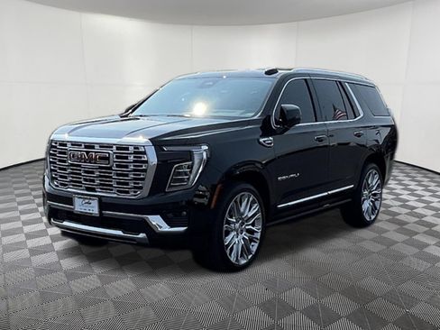 Used 2025 GMC Yukon Denali w/ Denali Reserve Package AWD/4WD image 3