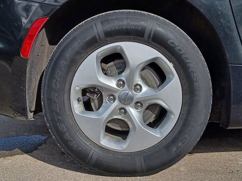 Used 2017 Chrysler Pacifica Touring-L Plus image 5