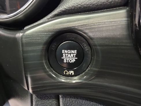 Used 2019 Jeep Grand Cherokee Altitude AWD/4WD image 23