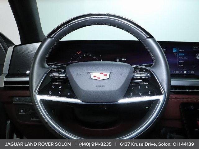Used 2025 Cadillac Escalade Premium Luxury AWD/4WD image 22