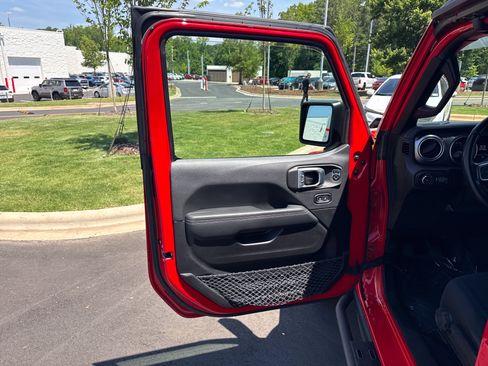 Used 2020 Jeep Wrangler Unlimited Sahara AWD/4WD image 14