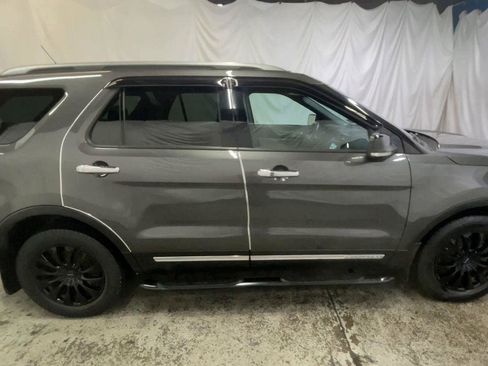 Used 2018 Ford Explorer XLT w/ Equipment Group 201A image 9
