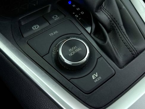 Used 2023 Toyota RAV4 XLE image 10