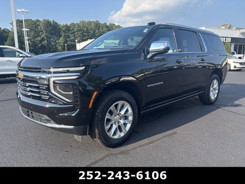 Used 2025 Chevrolet Suburban Premier RWD image 3