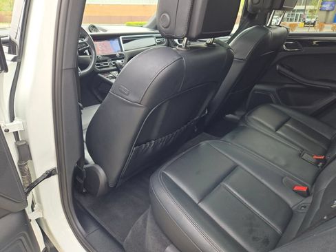 Used 2024 Porsche Macan AWD/4WD image 17