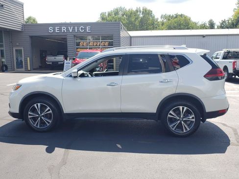 Used 2019 Nissan Rogue SV w/ Premium Package AWD/4WD image 9