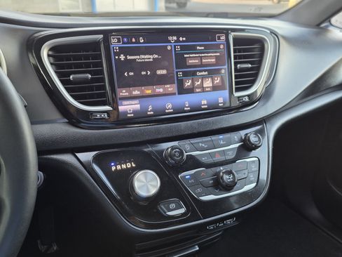 Used 2025 Chrysler Pacifica Select FWD image 53