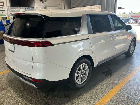 Used 2023 Kia Carnival LX FWD image 2