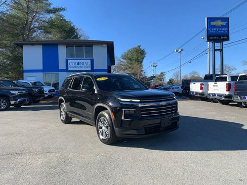Used 2025 Chevrolet Traverse LT image 8
