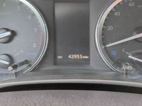 Used 2019 Toyota Highlander XLE AWD/4WD image 15