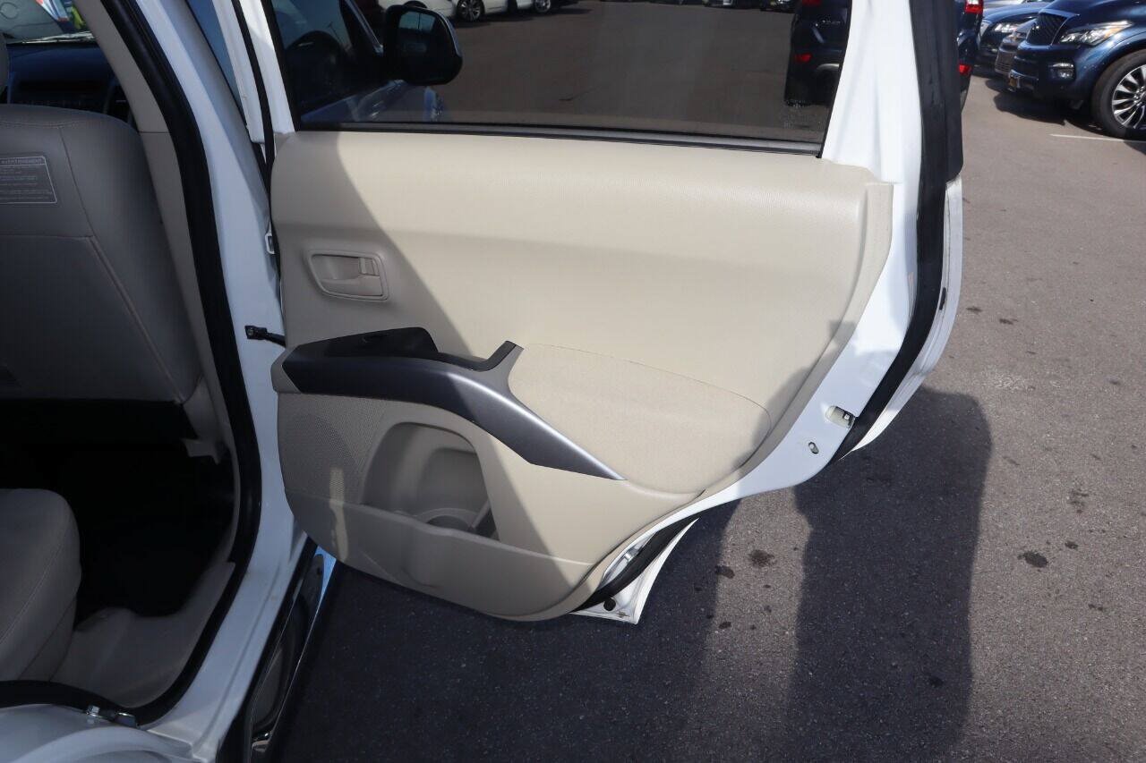 Used 2008 Mitsubishi Outlander SE FWD image 30