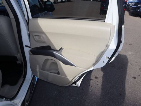 Used 2008 Mitsubishi Outlander SE FWD image 30