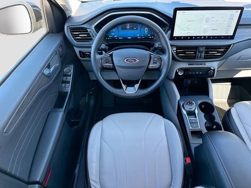 Used 2025 Ford Escape Platinum w/ Premium Technology Package image 22
