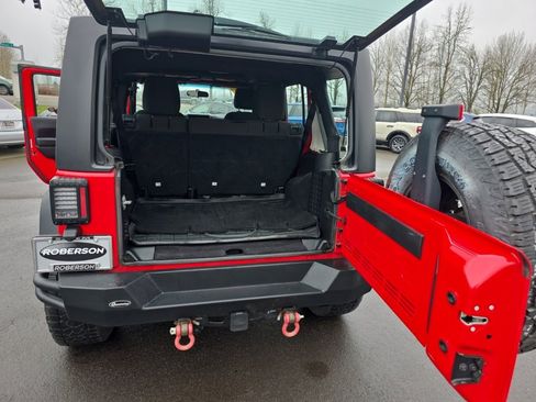 Used 2015 Jeep Wrangler Unlimited Sport w/ Connectivity Group image 12