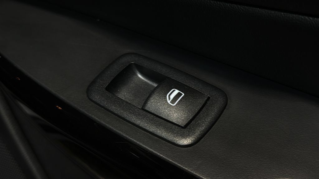 Used 2023 Jeep Cherokee Altitude Lux AWD/4WD image 16
