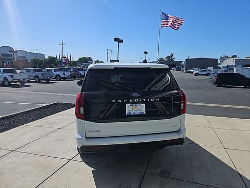 Used 2025 Ford Expedition Max Active AWD/4WD image 4