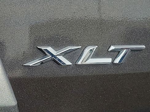Used 2020 Ford Explorer XLT w/ Equipment Group 202A RWD image 9