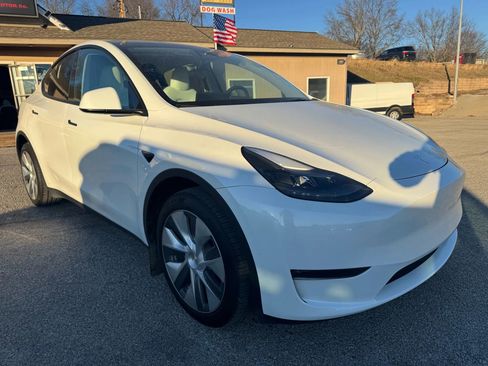 Used 2024 Tesla Model Y Long Range image 1