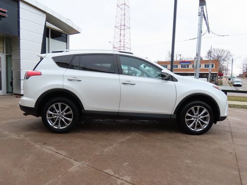Used 2016 Toyota RAV4 Limited image 8
