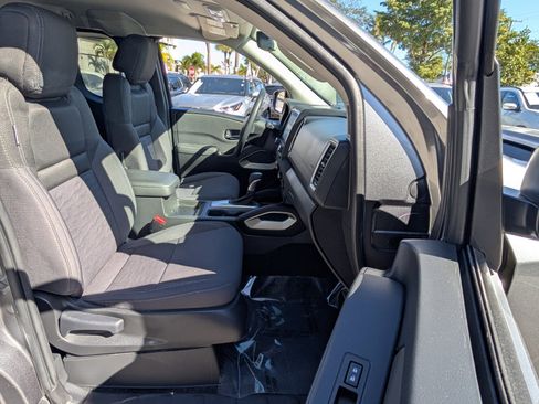 Certified 2024 Nissan Frontier SV w/ Technology Package image 17