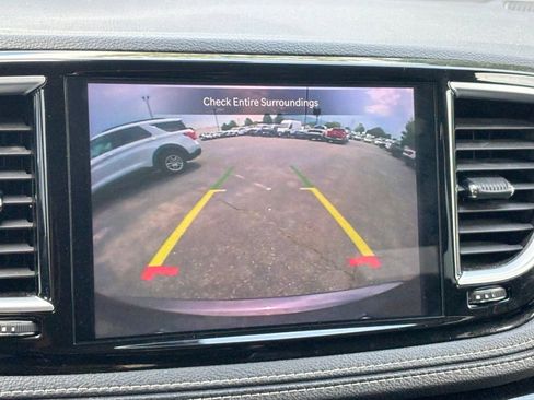 Used 2023 Chrysler Pacifica Limited FWD image 25