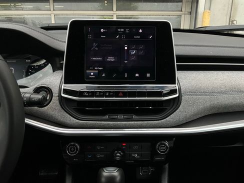 Used 2025 Jeep Compass Latitude image 26